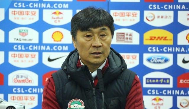 法甲德甲多队关注伊东纯也 尼斯处于领跑位置法国媒体TeamFootball报道，多支法国和德国球队有意引进兰斯的30岁进攻型中场伊东纯也。